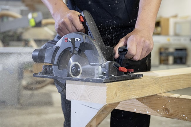 Comment choisir une scie circulaire pour usage intensif